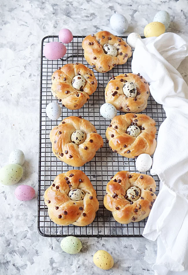 Easter Bread Wreaths with Quail Eggs 