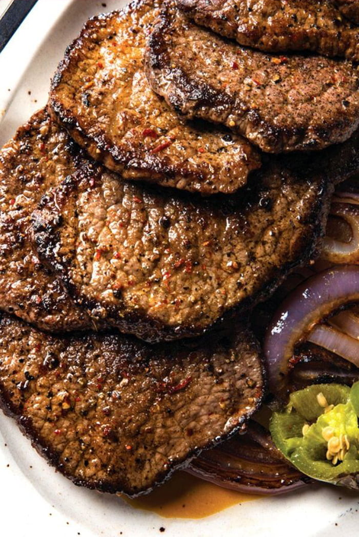 Pan-seared round Steaks With Mexican Seasoning